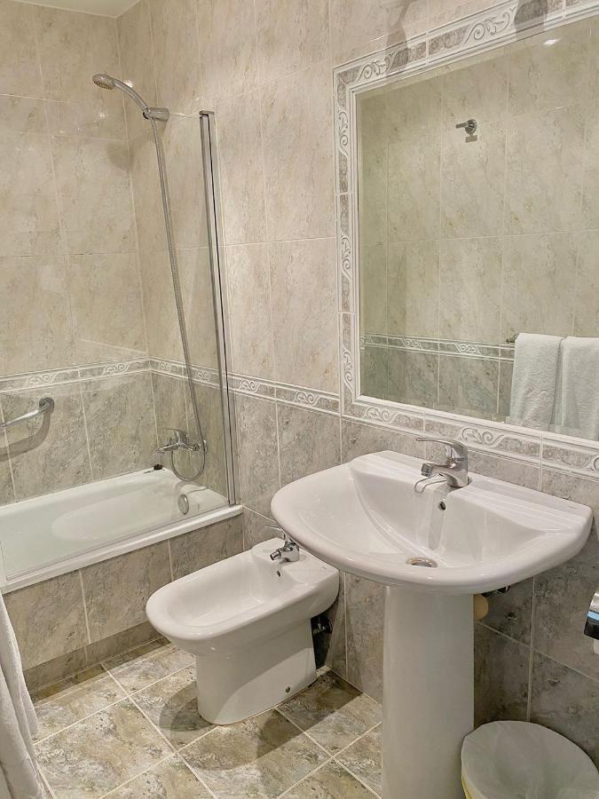 סנטיאגו דה קומפוסטלה Pension Residencia Fornos מראה חיצוני תמונה